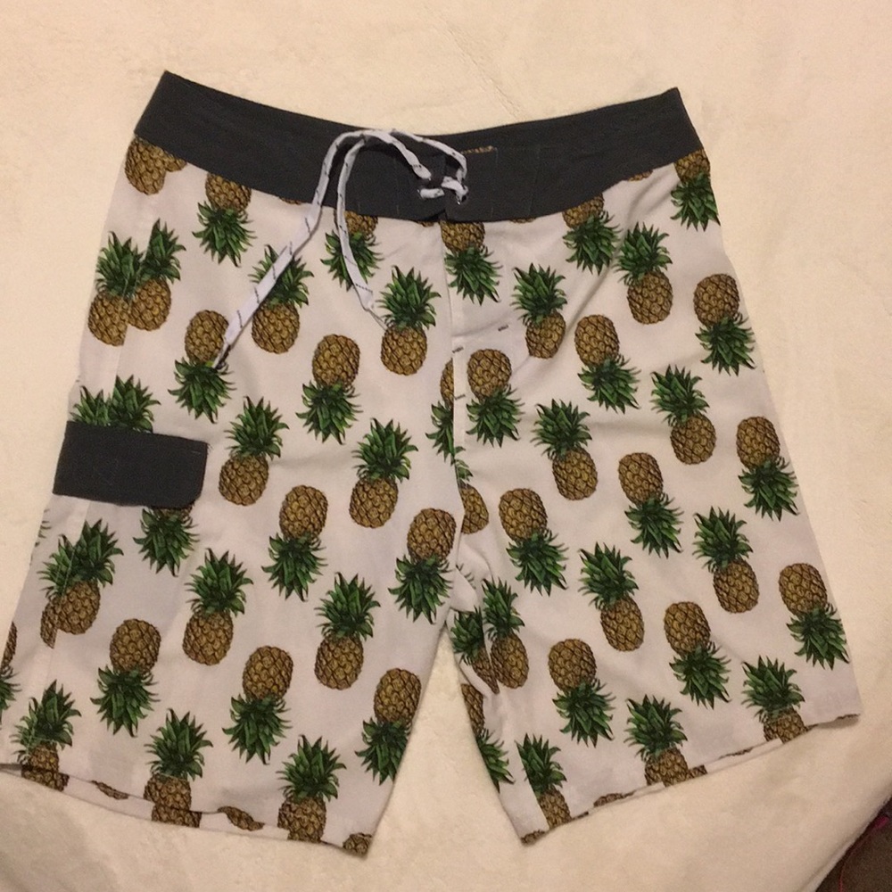 Men’s Carbon pineapple print board shorts